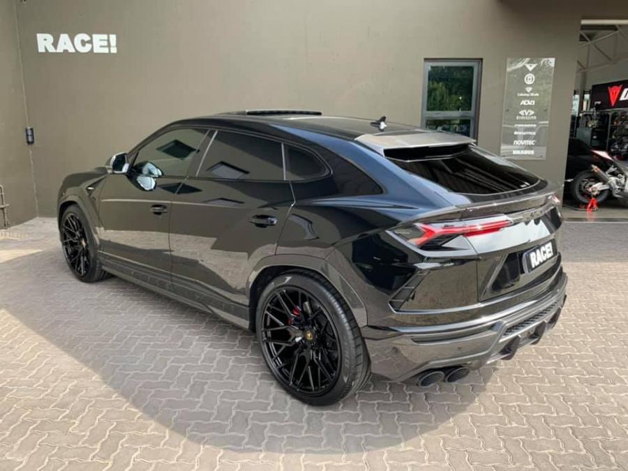  Lamborghini Urus by RACE! 2019 года  (фото 19 из 21)